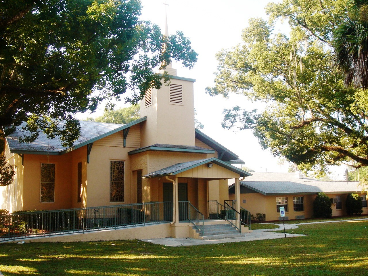 Zellwood United Methodist Church "...the heart, mind